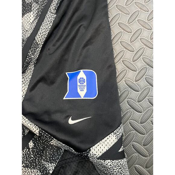 NWT Mens Nike Kyrie Dri-Fit Elite Basketball Shorts Gray Duke University Size XL - Picture 2 of 10